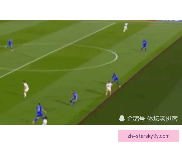 库尔图瓦独自绕场感谢球迷温情时刻